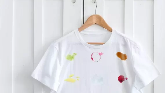 6 Cara Menghilangkan Noda Tinta di Baju. Nomor 5 juga Bisa Kamu Minum