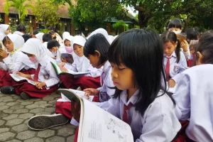 Bagaimana Memilih Sekolah Terbaik untuk Anak? Perhatikan 10 Faktor Penting Ini!