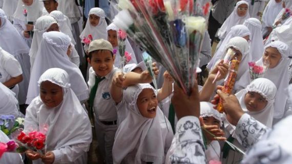 Peringatan Hari Guru Sedunia dan Hari Guru Nasional Beda Tanggal dan Kegiatan. Kapan dan Apa Saja?