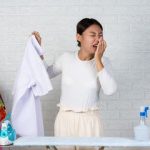 8 Cara Mengatasi Bau Tidak Sedap pada Seragam